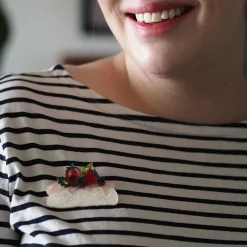 Festive Pavlova Brooch
