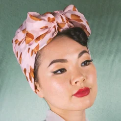 La Croissant Large Neck Scarf - Pink