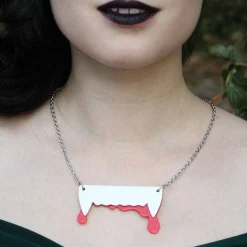 Vampire'S Kiss Necklace