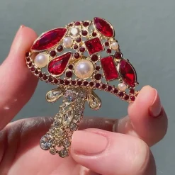 Well Spotted Stone Set Crystal Brooch
