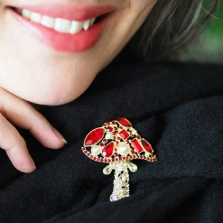 Well Spotted Stone Set Crystal Brooch